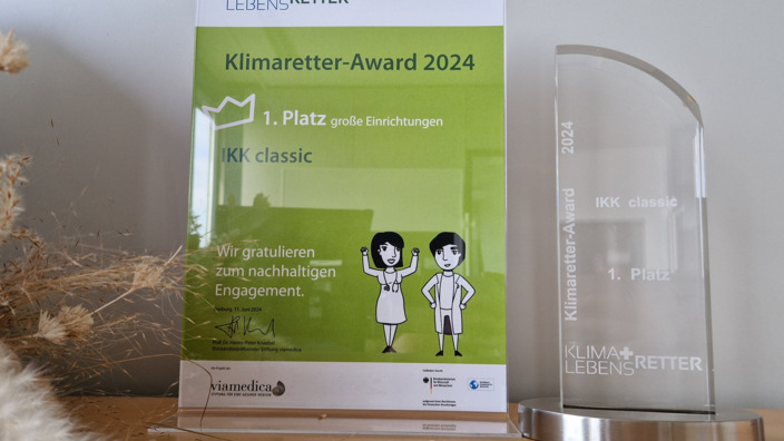 Katharina Polydoros, Leiterin des Projekts Nachhaltigkeit bei der IKK classic, freut sich über den 5. Klimaretter-Award in Folge. 